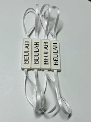 برچسب لوگو برجسته Snap Lock Pin Loop بسته بندی پلاستیکی Hang Tag با رشته