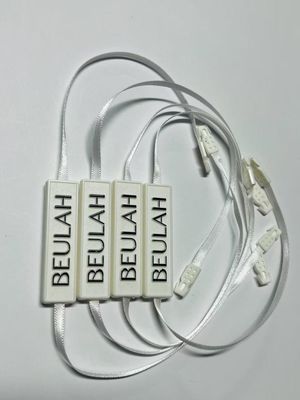 برچسب لوگو برجسته Snap Lock Pin Loop بسته بندی پلاستیکی Hang Tag با رشته